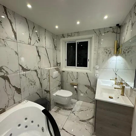 Gasthuis Jacuzzi Cinema Et Son Balcon Prive Avec Vue Sur Le Jura Les Portes De Geneve Gaillard