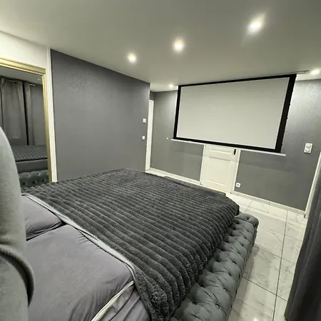 Gasthuis Jacuzzi Cinema Et Son Balcon Prive Avec Vue Sur Le Jura Les Portes De Geneve Gaillard